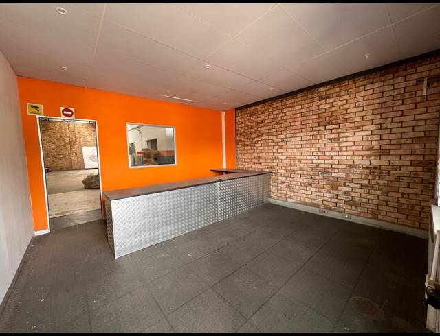 301M² WAREHOUSE TO LET IN LASER PARK